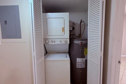 Condo in Pompano Beach, Florida, 2 bedrooms  № 1950436 - photo 16