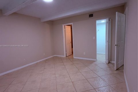 Condo in Pompano Beach, Florida, 2 bedrooms  № 1950436 - photo 23