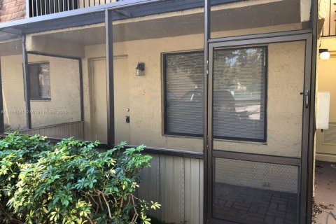 Condo in Pompano Beach, Florida, 2 bedrooms  № 1950436 - photo 2