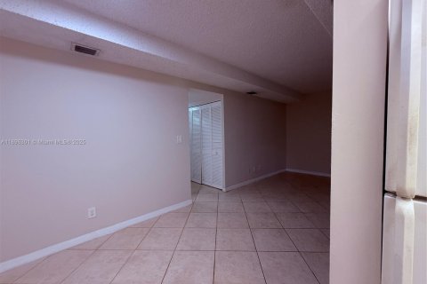 Condo in Pompano Beach, Florida, 2 bedrooms  № 1950436 - photo 12