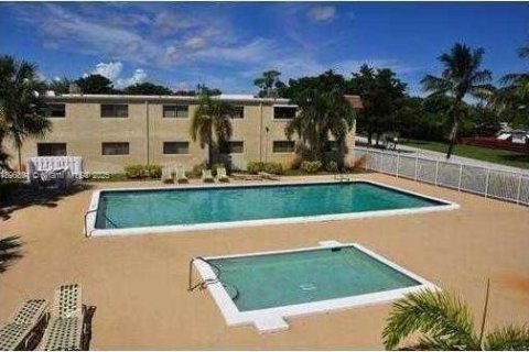 Condo in Pompano Beach, Florida, 2 bedrooms  № 1950436 - photo 4