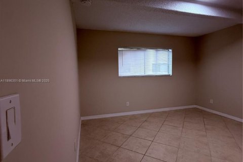 Condo in Pompano Beach, Florida, 2 bedrooms  № 1950436 - photo 21