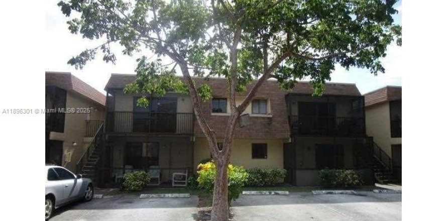 Condo in Pompano Beach, Florida, 2 bedrooms  № 1950436