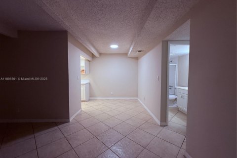 Condo in Pompano Beach, Florida, 2 bedrooms  № 1950436 - photo 7