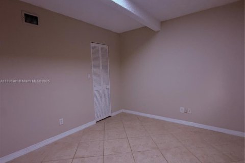 Condo in Pompano Beach, Florida, 2 bedrooms  № 1950436 - photo 19