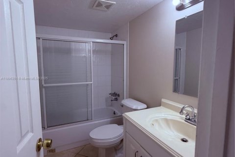 Condo in Pompano Beach, Florida, 2 bedrooms  № 1950436 - photo 14