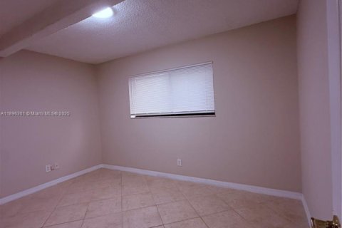 Condo in Pompano Beach, Florida, 2 bedrooms  № 1950436 - photo 18