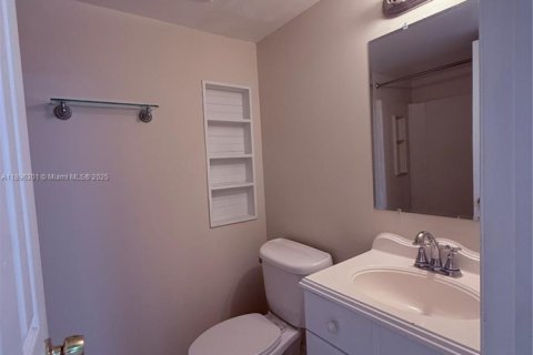 Condo in Pompano Beach, Florida, 2 bedrooms  № 1950436 - photo 25