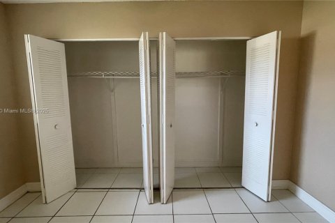 Copropriété à vendre à Tamarac, Floride: 2 chambres, 100.43 m2 № 1868753 - photo 6