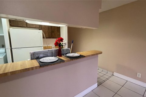 Copropriété à vendre à Tamarac, Floride: 2 chambres, 100.43 m2 № 1868753 - photo 2