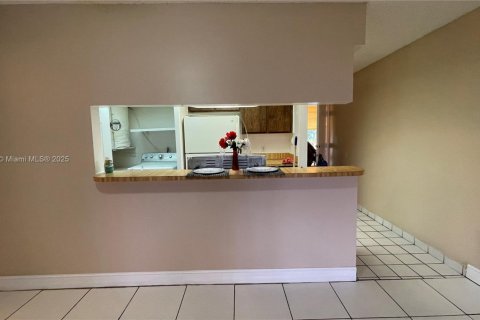 Copropriété à vendre à Tamarac, Floride: 2 chambres, 100.43 m2 № 1868753 - photo 3