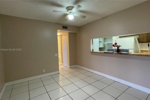 Copropriété à vendre à Tamarac, Floride: 2 chambres, 100.43 m2 № 1868753 - photo 4