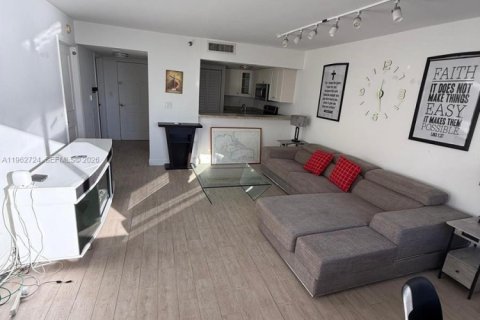 Condo in Miami, Florida, 1 bedroom № 2080958 - photo 7
