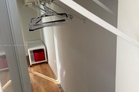 Condo in Miami, Florida, 1 bedroom № 2080958 - photo 13