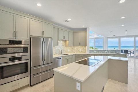 House in Longboat Key, Florida 4 bedrooms, 393.53 sq.m. № 2099636 - photo 5