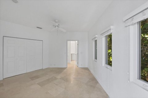 House in Longboat Key, Florida 4 bedrooms, 393.53 sq.m. № 2099636 - photo 18