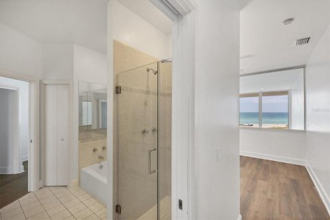 House in Longboat Key, Florida 4 bedrooms, 393.53 sq.m. № 2099636 - photo 16
