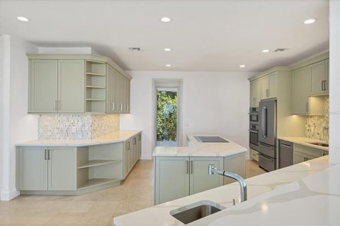 House in Longboat Key, Florida 4 bedrooms, 393.53 sq.m. № 2099636 - photo 3