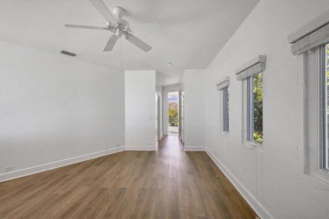House in Longboat Key, Florida 4 bedrooms, 393.53 sq.m. № 2099636 - photo 20