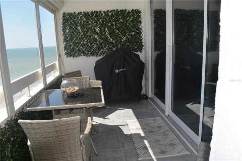 House in Redington Shores, Florida 2 bedrooms, 108.23 sq.m. № 1913601 - photo 12