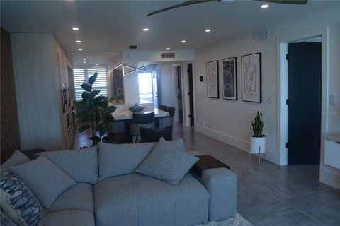 House in Redington Shores, Florida 2 bedrooms, 108.23 sq.m. № 1913601 - photo 26