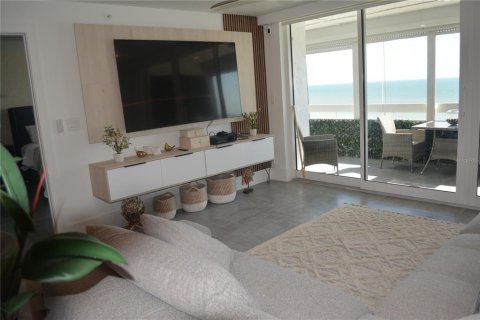 House in Redington Shores, Florida 2 bedrooms, 108.23 sq.m. № 1913601 - photo 15