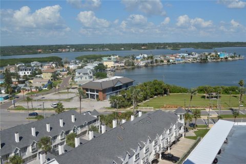 House in Redington Shores, Florida 2 bedrooms, 108.23 sq.m. № 1913601 - photo 6