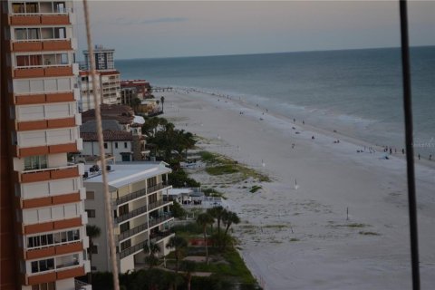 House in Redington Shores, Florida 2 bedrooms, 108.23 sq.m. № 1913601 - photo 8