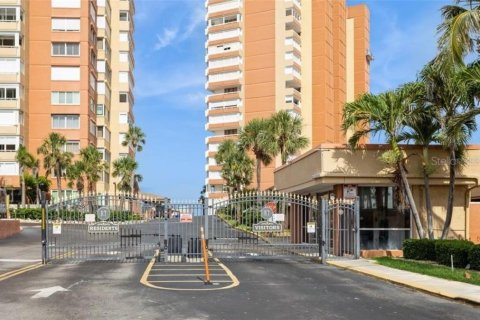 House in Redington Shores, Florida 2 bedrooms, 108.23 sq.m. № 1913601 - photo 4