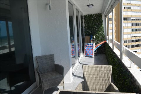 House in Redington Shores, Florida 2 bedrooms, 108.23 sq.m. № 1913601 - photo 9