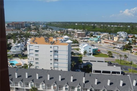 House in Redington Shores, Florida 2 bedrooms, 108.23 sq.m. № 1913601 - photo 7