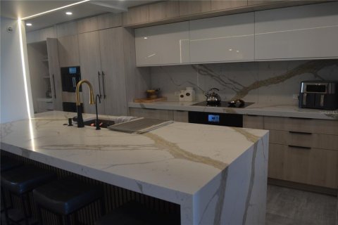 House in Redington Shores, Florida 2 bedrooms, 108.23 sq.m. № 1913601 - photo 28