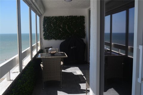 House in Redington Shores, Florida 2 bedrooms, 108.23 sq.m. № 1913601 - photo 11