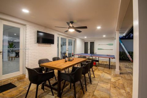 Villa ou maison à vendre à Miami, Floride: 4 chambres, 204.85 m2 № 1980127 - photo 12