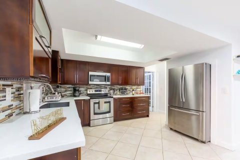 Villa ou maison à vendre à Miami, Floride: 4 chambres, 204.85 m2 № 1980127 - photo 9