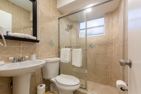 Villa ou maison à vendre à Miami, Floride: 4 chambres, 204.85 m2 № 1980127 - photo 19