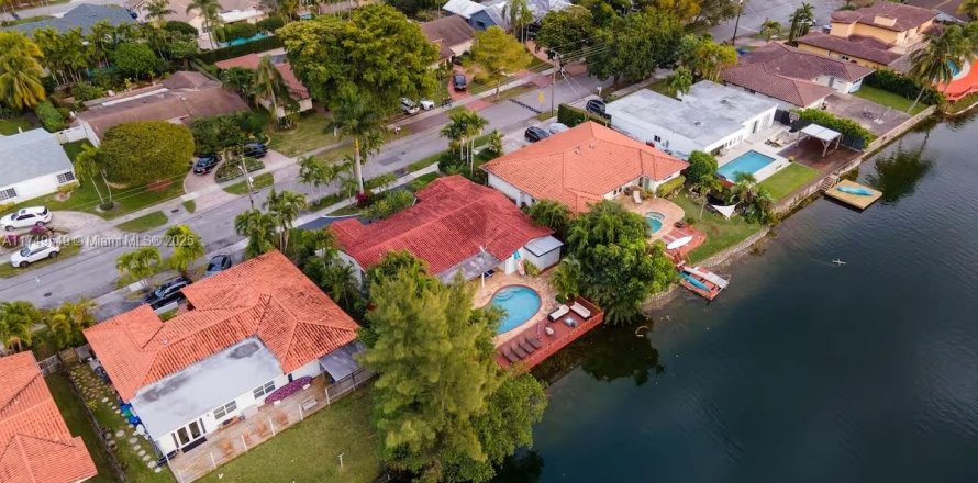 Villa ou maison à Miami, Floride 4 chambres, 204.85 m2 № 1980127