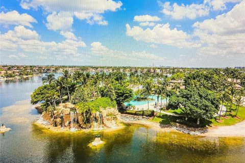 House in Doral, Florida 6 bedrooms, 325.34 sq.m. № 1863391 - photo 26