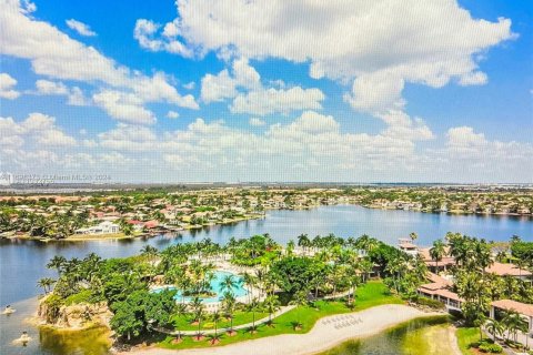 House in Doral, Florida 6 bedrooms, 325.34 sq.m. № 1863391 - photo 21