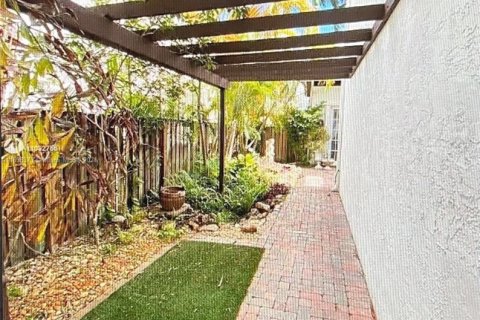 House in Doral, Florida 6 bedrooms, 325.34 sq.m. № 1863391 - photo 20