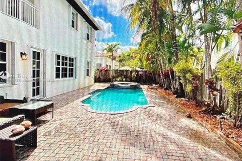 House in Doral, Florida 6 bedrooms, 325.34 sq.m. № 1863391 - photo 16