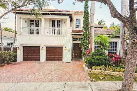 House in Doral, Florida 6 bedrooms, 325.34 sq.m. № 1863391 - photo 1
