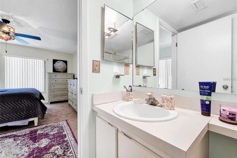 Condo in Tarpon Springs, Florida, 2 bedrooms  № 1578594 - photo 19