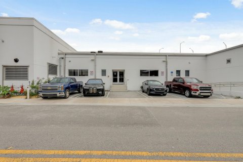 Propiedad comercial en venta en West Palm Beach, Florida № 2246966 - foto 2