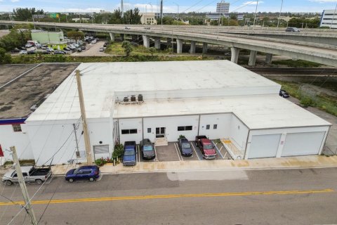 Propiedad comercial en West Palm Beach, Florida № 2246966