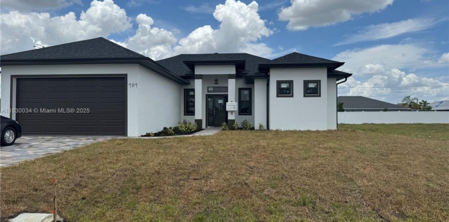 House in Cape Coral, Florida 3 bedrooms № 1806417
