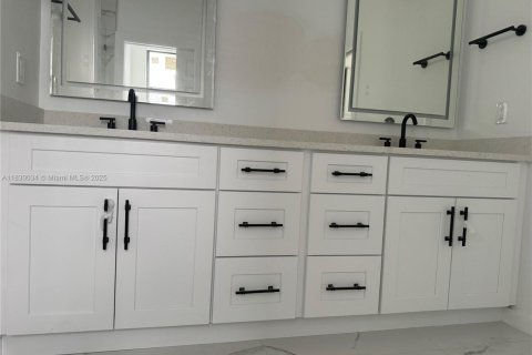 House in Cape Coral, Florida 3 bedrooms № 1806417 - photo 23