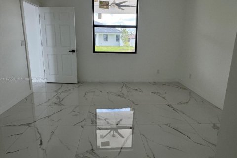 House in Cape Coral, Florida 3 bedrooms № 1806417 - photo 18
