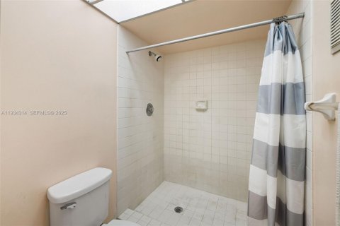 Condo in Miami, Florida, 3 bedrooms № 1993450 - photo 19