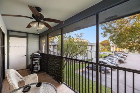 Condo in Miami, Florida, 3 bedrooms № 1993450 - photo 9